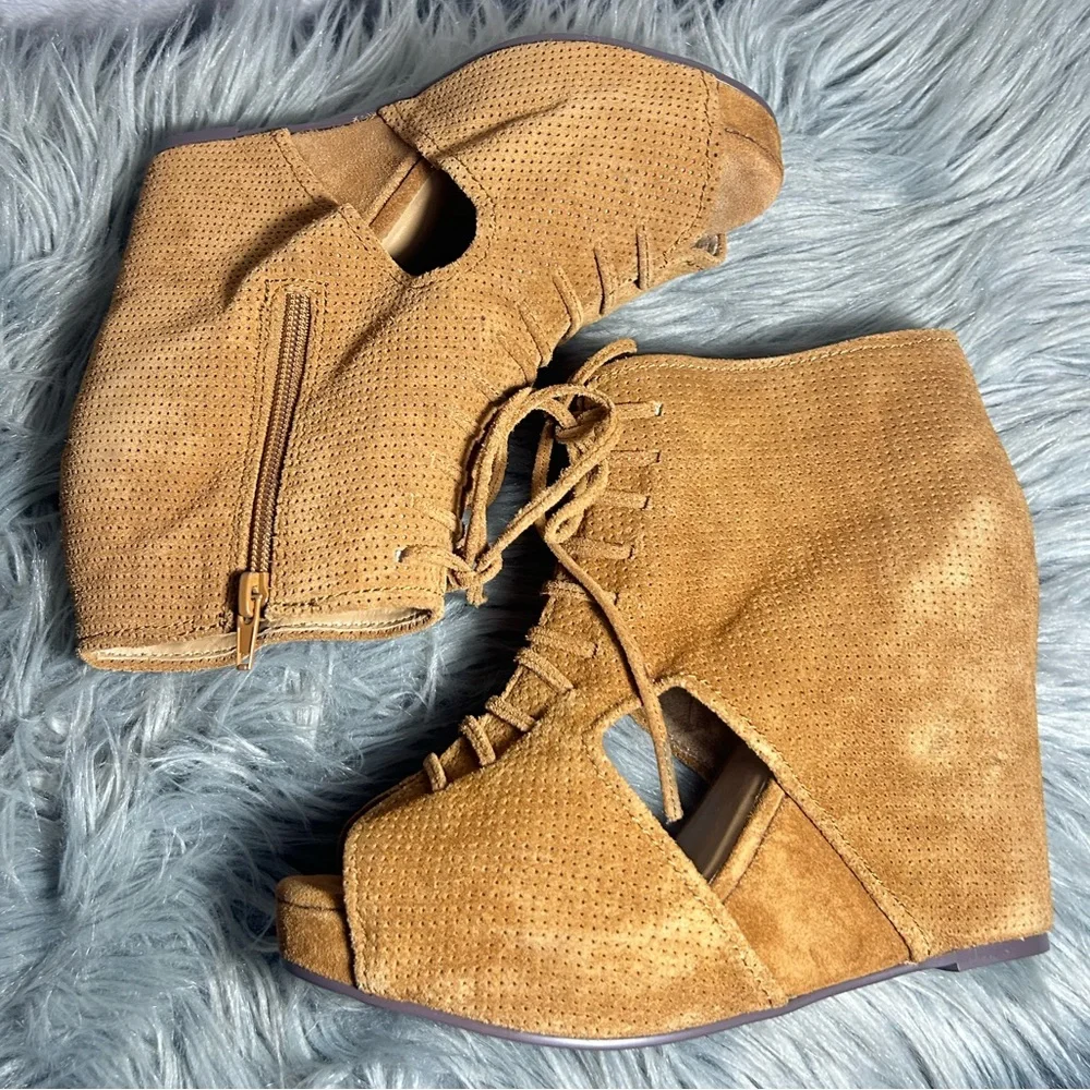 Jeffrey Campbell Mary Roks Perforated Suede Wedge Peep Toe Booties Tan Sz 9